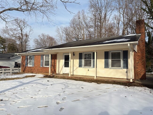 Building Photo - 3 Bedroom, 2 Bathroom House in Burlington!