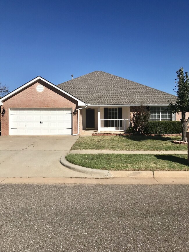 Primary Photo - 4 bedroom with Storm Shelter in Yukon Gate...