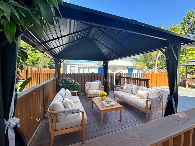 Building Photo - 919 Laurel Dr