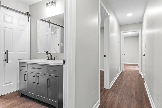Building Photo - Charming Weatherly Woods Home with In-Law ...
