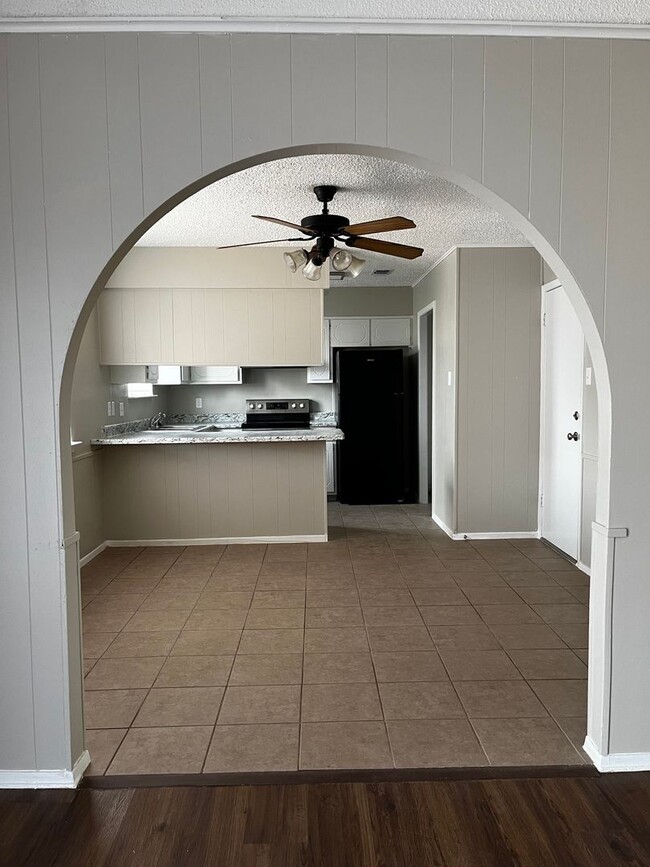 Building Photo - Nice 3 bedroom, 2 bath Home in College Hills West Available SOON!