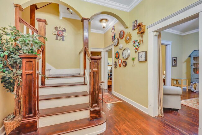 Building Photo - 524 E Duffy St