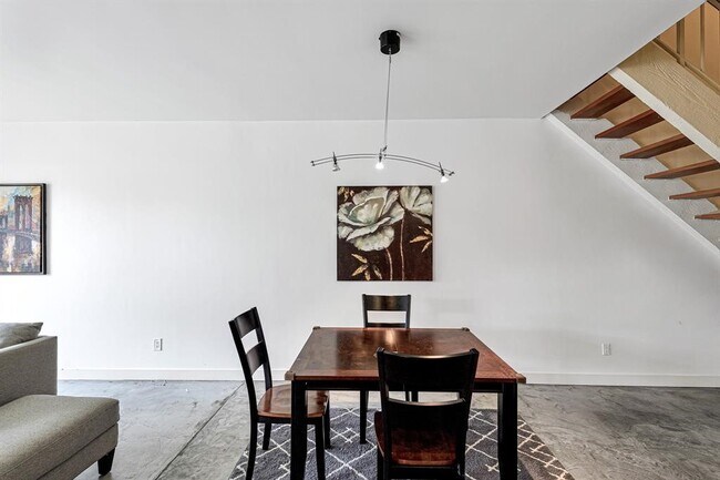 Building Photo - 5878 Valley Forge Dr