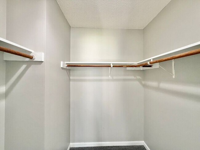 Building Photo - 825 Rawls Dr