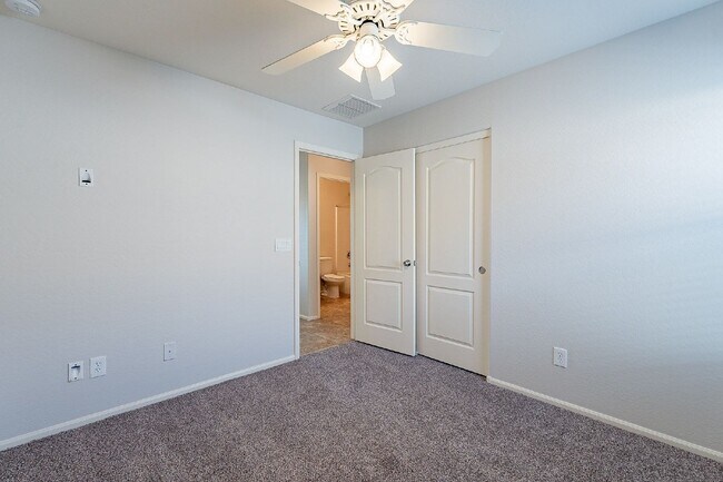 Building Photo - 5054 S 235th Dr