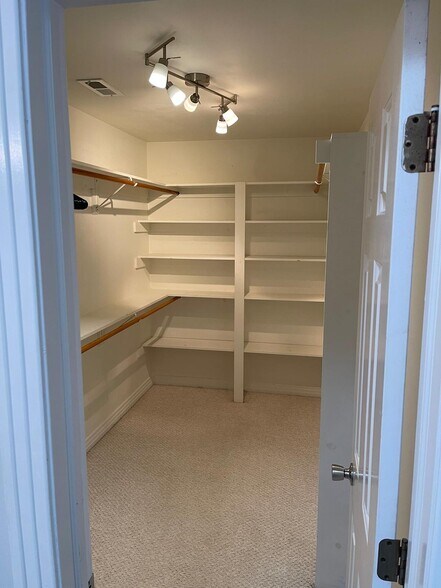 Building Photo - 404 Grace Ave