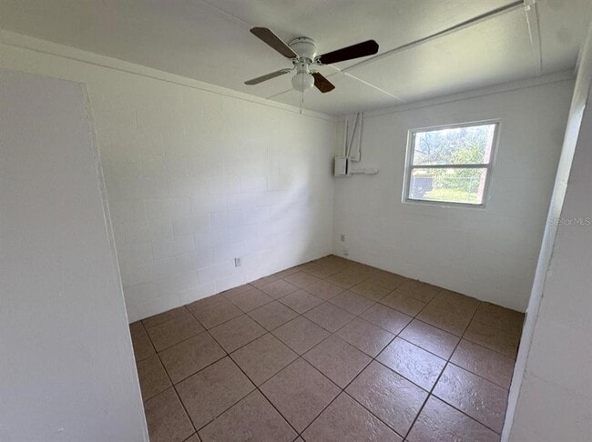 Building Photo - 1107 SW Fort King St