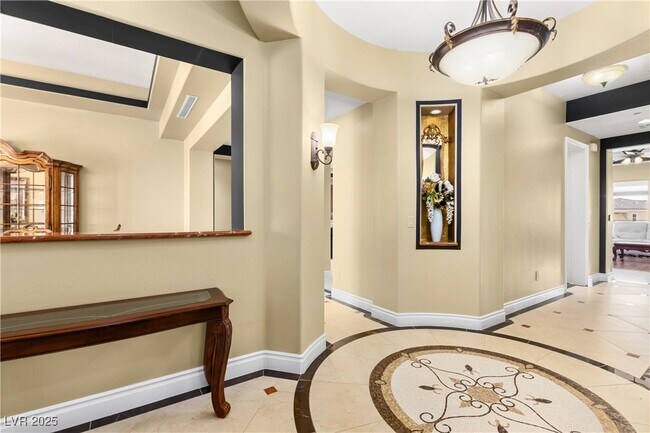 Building Photo - 9145 Tesoras Dr