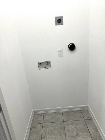 Building Photo - 325 Clemente Ave