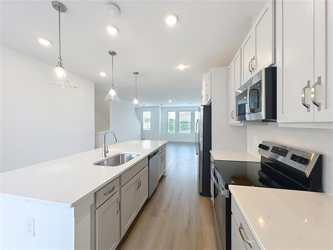 Building Photo - 15465 Hamlin Pk Dr