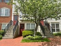 Building Photo - 135 Cottonwood St