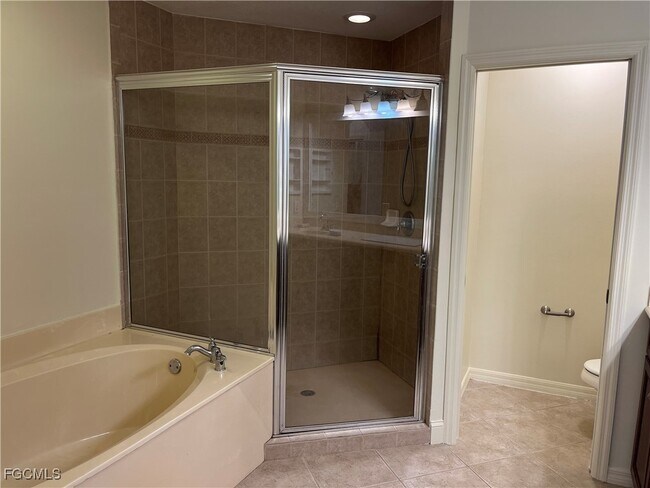 Building Photo - 9999 Chiana Cir