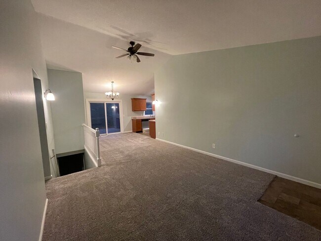 Building Photo - 6770-6772 Pleasantview St NE