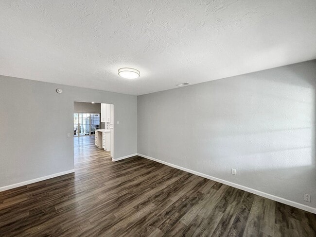 Building Photo - Beautiful 3BD/2BA House in Clairemont W/ W...