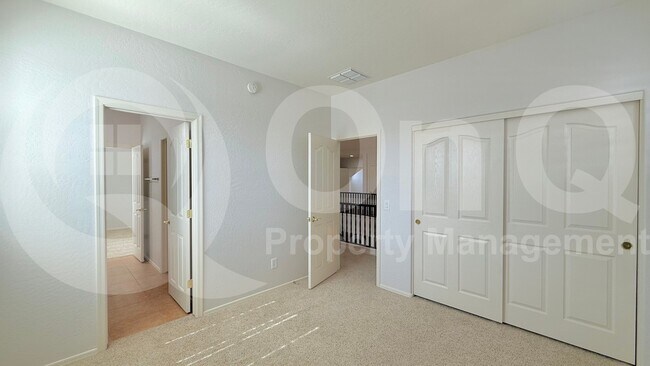 Building Photo - 3316 E Kingbird Pl
