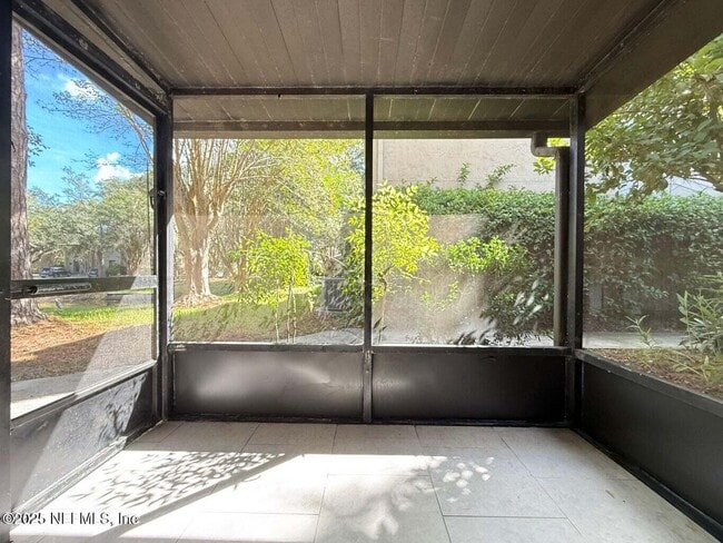 Building Photo - 3801 Crown Point Rd