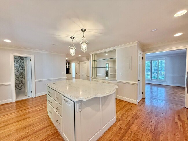 Building Photo - **OFFERING REFUNDABLE APPLICATION FEES & $250 MOVE IN PROMOTION** Incredible 5BD, 4.5BA House in ...