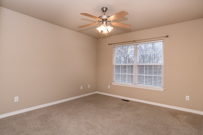 Building Photo - 5 Wreston Ln