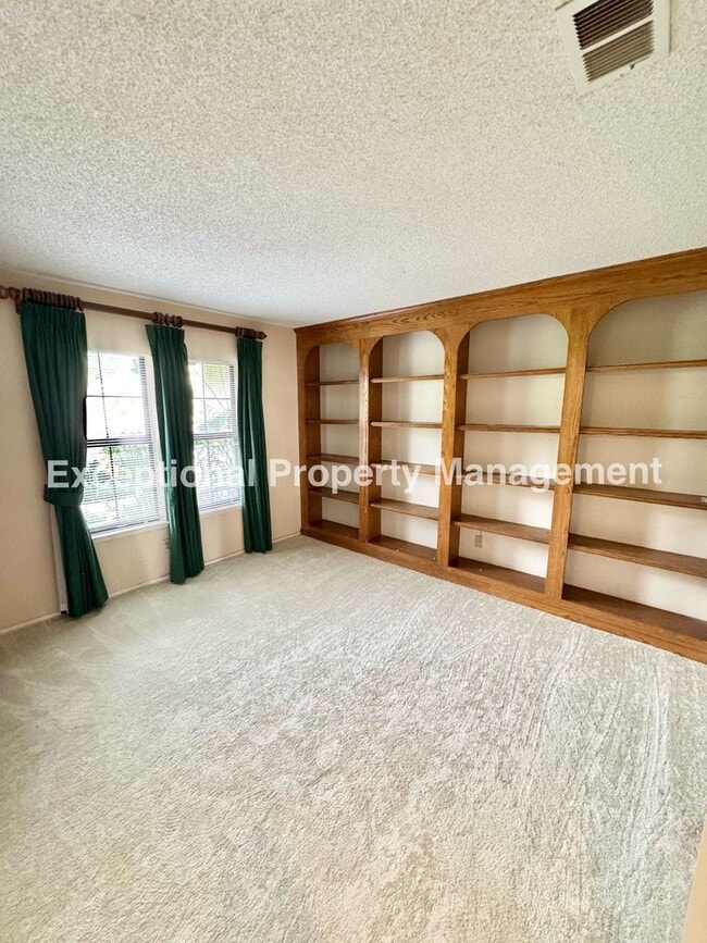 Building Photo - Great Deer Creek Estate