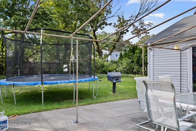 Building Photo - 988 Woodgate Ave