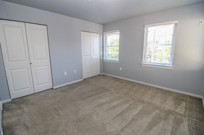 Building Photo - 2bed/2bath Lake Boren Townhome with greenbelt and lake views! Prime Newcastle Location.