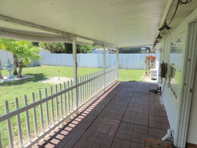 Building Photo - 1358 Arrow St