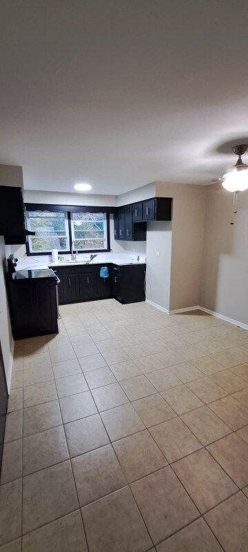 Building Photo - 1379 River Dr