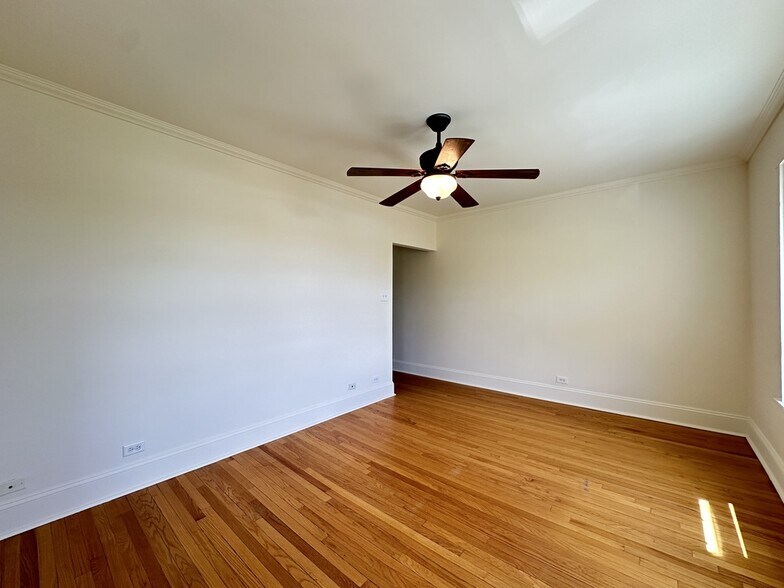 Building Photo - 2856 W Cullom Ave