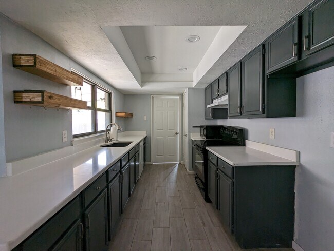 Building Photo - 944 Mossvine Dr