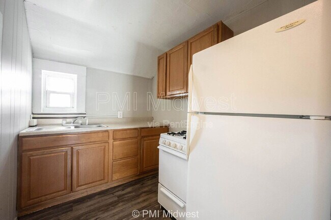 Building Photo - 918 S Bell St