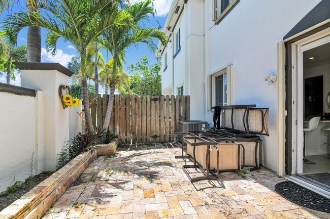 Building Photo - 4020 Murano Bay Dr