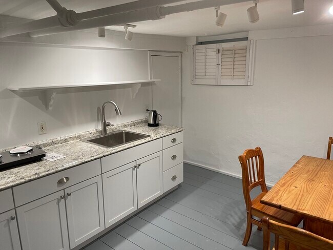 Building Photo - 31 Matchett St