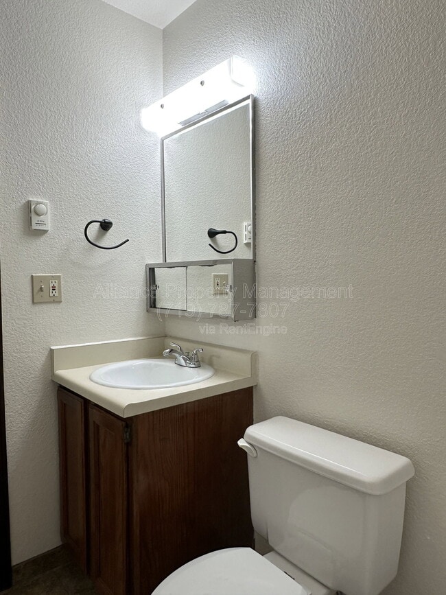 Building Photo - 328 Mt View Ln