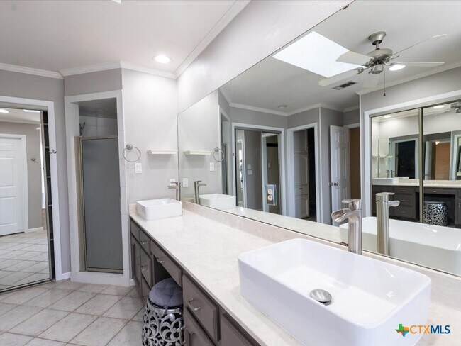 Building Photo - 300 Las Plumas Dr