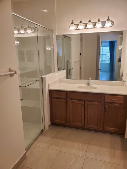 Building Photo - 11681 SW Oceanus Blvd