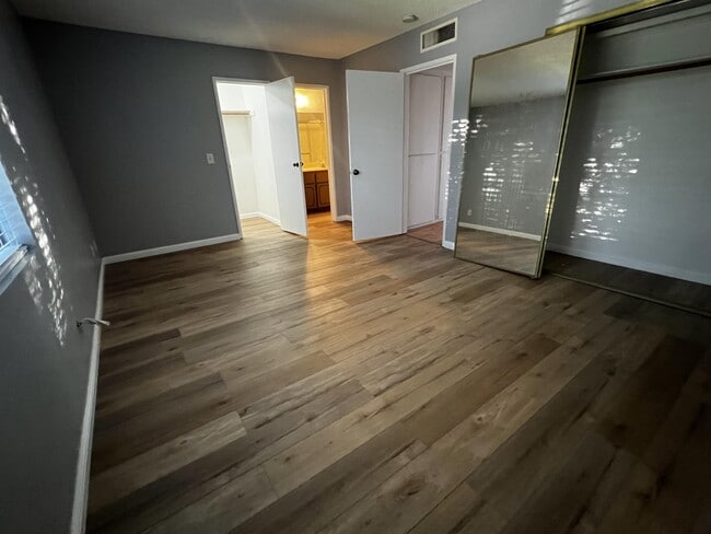 Building Photo - 301 Brookside Ln
