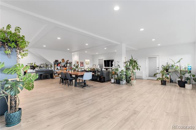 Building Photo - 1400 W Alaska Pl