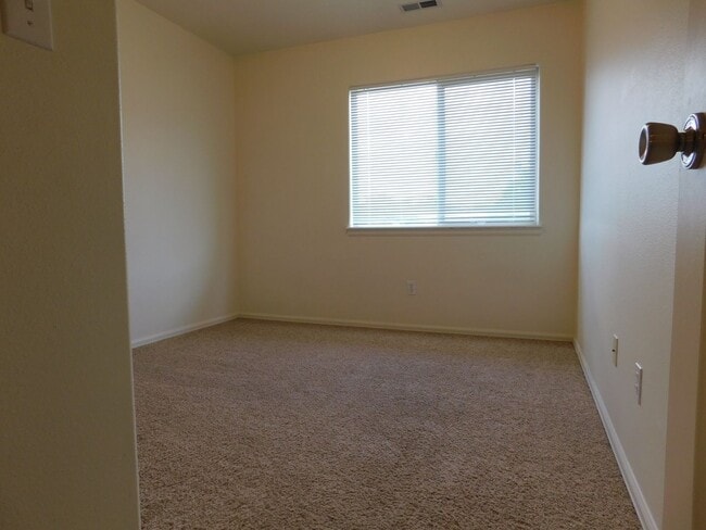 Building Photo - AWESOME 3 bed 2.5 bath in North GJ