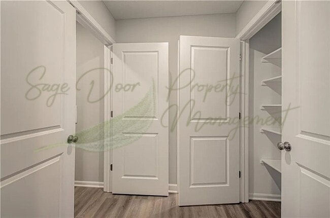 Building Photo - SPACIOUS AND MODERN DUPLEX!!!