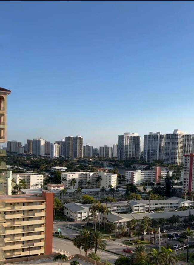 Building Photo - 2030 S Ocean Dr