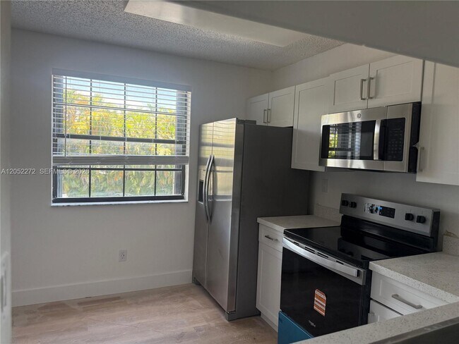 Building Photo - 3553 Magellan Cir