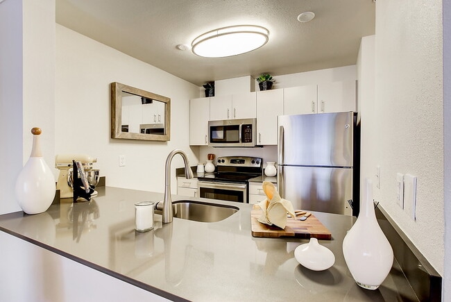 Building Photo - Ellington at Bellevue