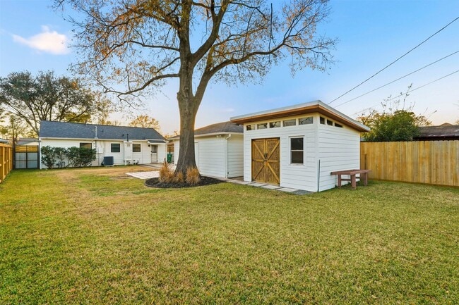 Building Photo - 3521 Burgundy Ln