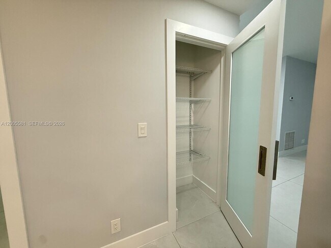 Building Photo - 123 1st St