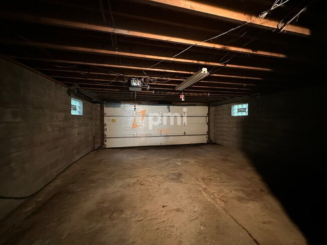 Building Photo - 3320 E Johns Ave