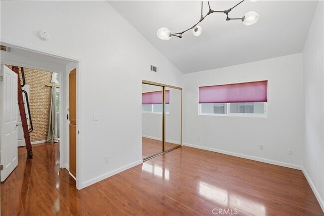 Building Photo - 1554 N Hobart Blvd