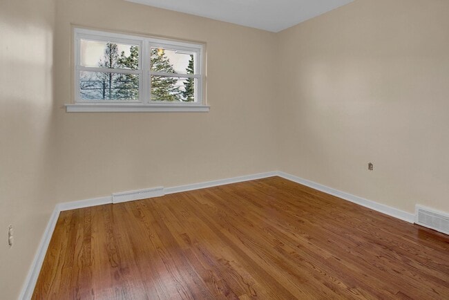 Building Photo - 3 bed 1 bath Updated Rancher For Rent