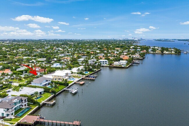 Building Photo - 2100 Notre Dame Dr