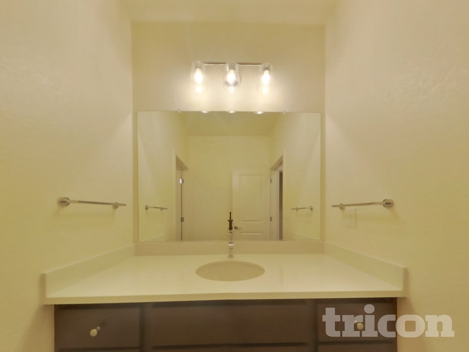 Building Photo - 2050 Delta Vw Ave