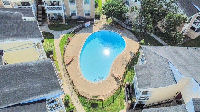 Building Photo - 2750 Holly Hall St